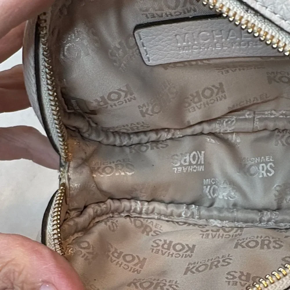 Michael Kors Bag Oval Pebbled Leather Cosmetic Case Pouch Clutch